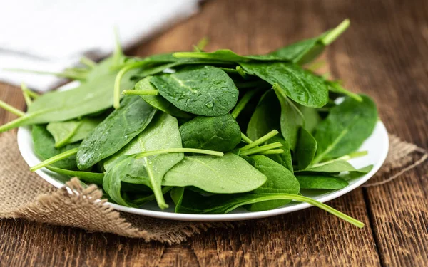 Portion Frischer Spinat Als Detailaufnahme Selektiver Fokus — Stockfoto