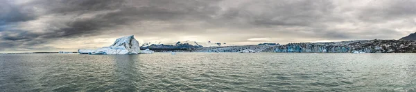 Zlanda Nın Doğu Kesimindeki Ünlü Jokulsarlon Buzul Gölü Bulutlu Bir — Stok fotoğraf