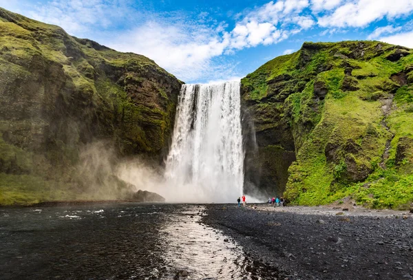 Cascata Skogafoss Nel Sud Dell Islanda Durante Una Giornata Estiva — Foto Stock