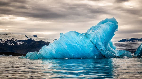 著名的Jokulsarlon冰川湖中壮观的落日 — 图库照片