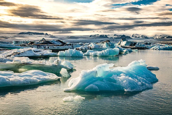 Διάσημη Λιμνοθάλασσα Παγετώνα Στο Jokulsarlon Ισλανδία Κατά Διάρκεια Του Ηλιοβασιλέματος — Φωτογραφία Αρχείου