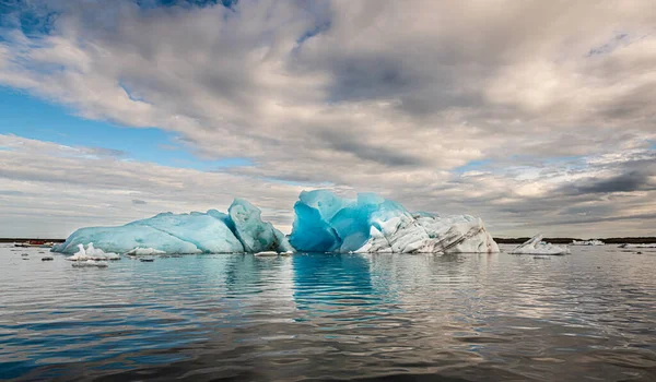 Διάσημη Λιμνοθάλασσα Παγετώνα Στο Jokulsarlon Ισλανδία Κατά Διάρκεια Του Ηλιοβασιλέματος — Φωτογραφία Αρχείου