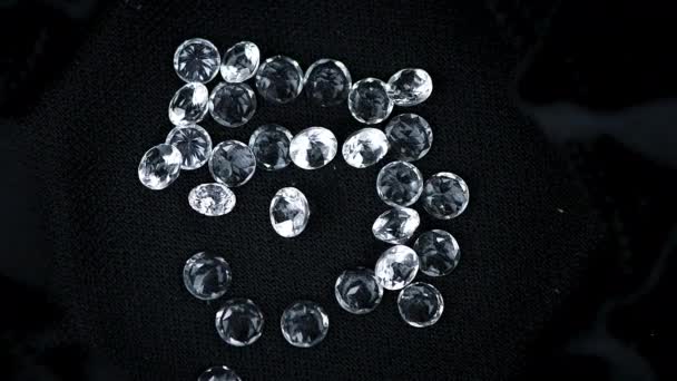 Glänsande Diamanter Mörk Bakgrund Som Detaljerad Närbild — Stockvideo