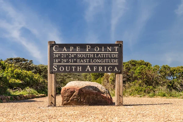 Znamení Cape Point Koordináty Vedle Cesty Majáku Ohromujícími Mraky — Stock fotografie