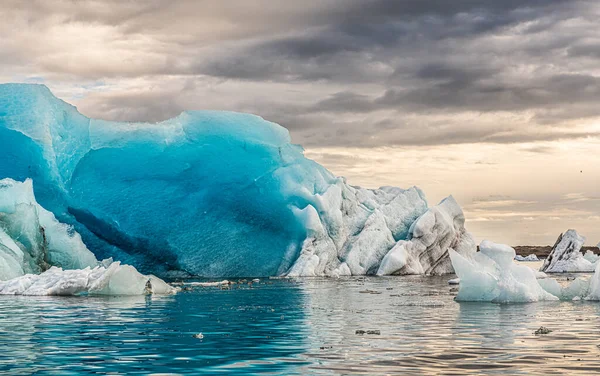 Ледниковая Лагуна Йокульсарлон Востоке Исландии Закате — стоковое фото