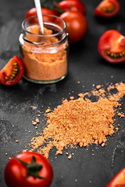 Tomate Polvo Plano Detallado Enfoque Selectivo Sobre Fondo Vintage — Foto de Stock