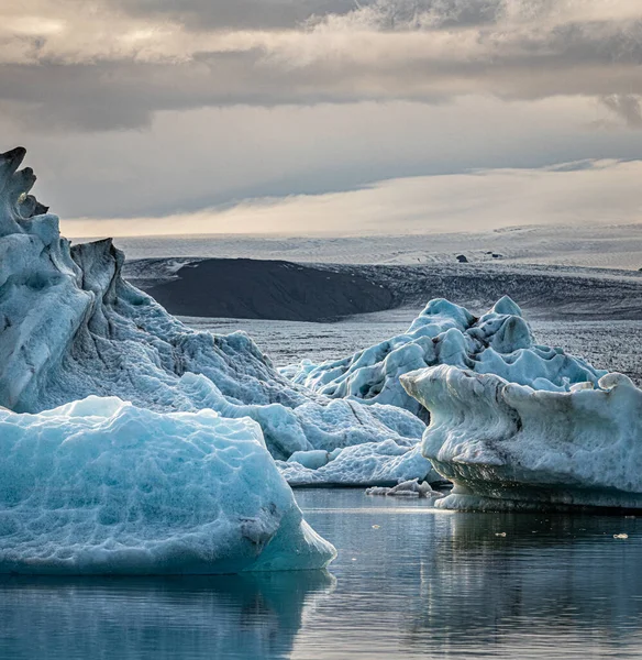 著名的Jokulsarlon冰川湖中壮观的落日 — 图库照片