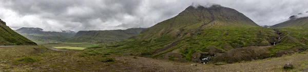 冰岛风景全景拍摄在多云的一天 开车沿着1号公路 — 图库照片