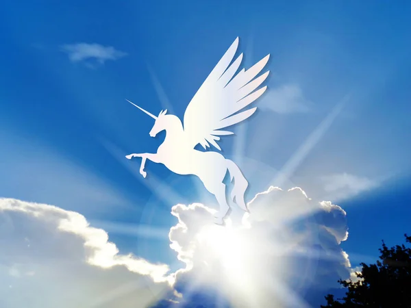 Единорог Мифический Божественный Крылатый Конь Летящий Голубом Сияющем Небе Яркого — стоковое фото