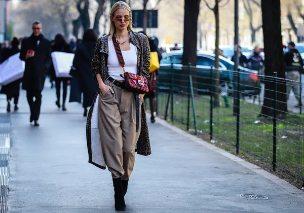 Milano Fashion Week Streetstyle 21 Febbraio 2019 — Stock Photo, Image