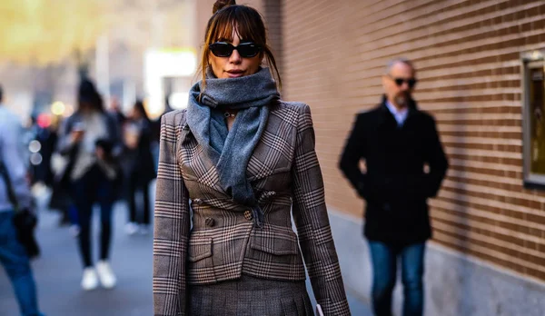 Milano Moda Haftası Sokak Stili 21 Şubat 2019 — Stok fotoğraf