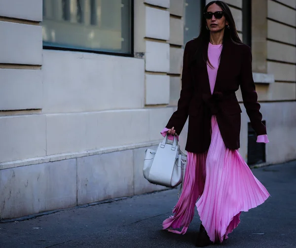 Street Style, Jesień Zima 2019, Paris Fashion Week, Francja - 26 — Zdjęcie stockowe