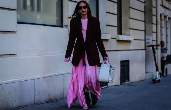 Street Style, Jesień Zima 2019, Paris Fashion Week, Francja - 26 — Zdjęcie stockowe