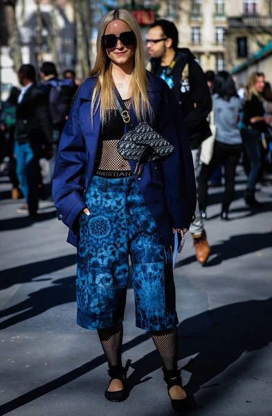 Street Style, Outono de Inverno 2019, Paris Fashion Week, França - 26 — Fotografia de Stock