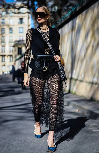 Street Style, Jesień Zima 2019, Paris Fashion Week, Francja - 26 — Zdjęcie stockowe