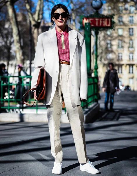 Street Style, Jesień Zima 2019, Paris Fashion Week, Francja - 26 — Zdjęcie stockowe