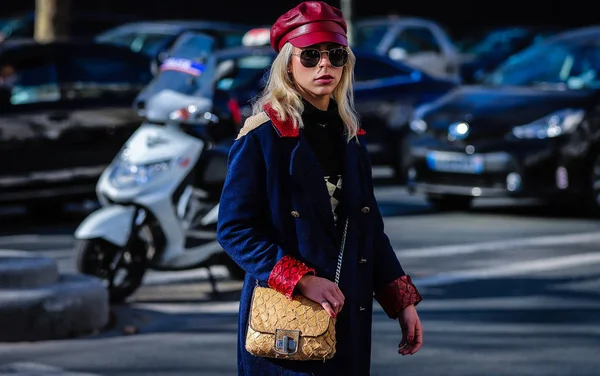 街头风格，2019年秋季冬季，法国巴黎时装周- 26 — 图库照片