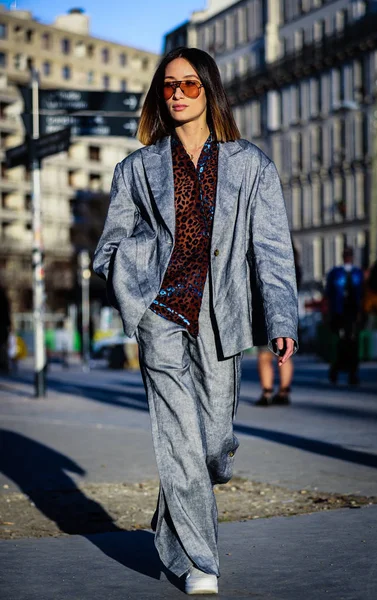 Street Style, Outono de Inverno 2019, Paris Fashion Week, França - 26 — Fotografia de Stock