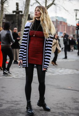 Sokak Tarzı, Sonbahar Kış 2019, Paris Moda Haftası, Fransa - 01 