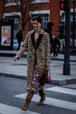 Sokak Tarzı, Sonbahar Kış 2019, Paris Moda Haftası, Fransa - 01 