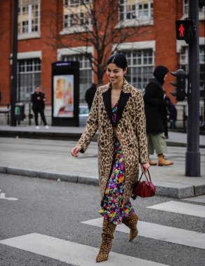 Sokak Tarzı, Sonbahar Kış 2019, Paris Moda Haftası, Fransa - 01 