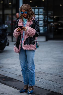 Sokak Tarzı, Sonbahar Kış 2019, Paris Moda Haftası, Fransa - 01 