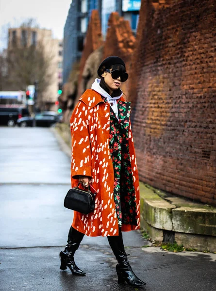 Street Style, Jesień Zima 2019, Paris Fashion Week, Francja - 01 — Zdjęcie stockowe