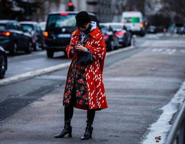 Sokak Tarzı, Sonbahar Kış 2019, Paris Moda Haftası, Fransa - 01 — Stok fotoğraf