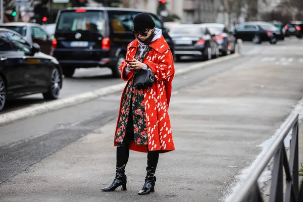 街头风格，2019年秋季冬季，巴黎时装周，法国-01 — 图库照片