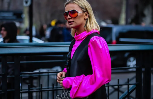 Street Style, Outono de Inverno 2019, Paris Fashion Week, França - 01 — Fotografia de Stock