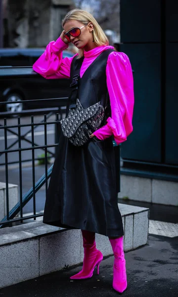 Street Style, Outono de Inverno 2019, Paris Fashion Week, França - 01 — Fotografia de Stock