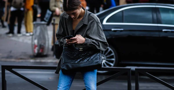 Street Style, Otoño Invierno 2019, Paris Fashion Week, Francia - 01 — Foto de Stock