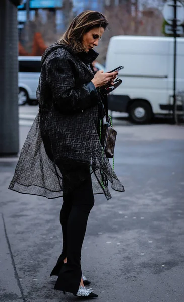 Street Style, Jesień Zima 2019, Paris Fashion Week, Francja - 01 — Zdjęcie stockowe