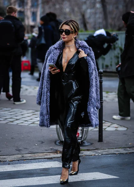 Street Style, Jesień Zima 2019, Paris Fashion Week, Francja - 01 — Zdjęcie stockowe