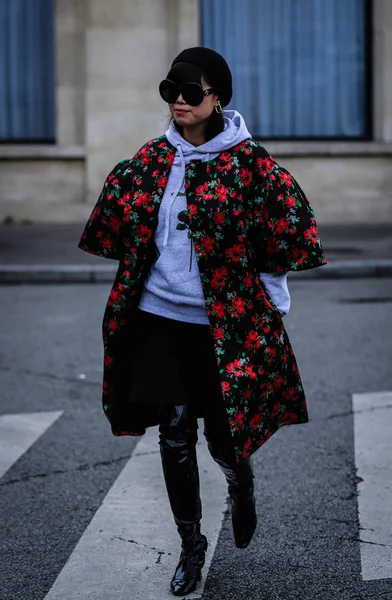 Street Style, Fall Winter 2019, Paris Fashion Week, France - 01 — стокове фото