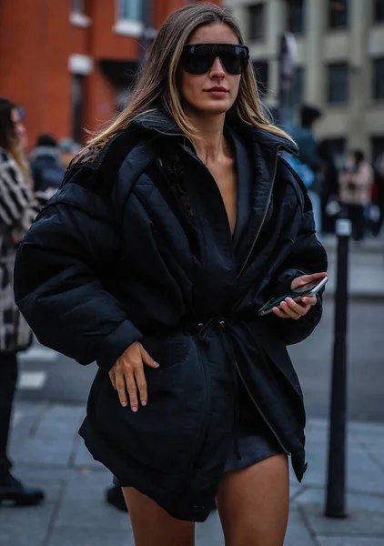 Street Style, Jesień Zima 2019, Paris Fashion Week, Francja - 01 — Zdjęcie stockowe