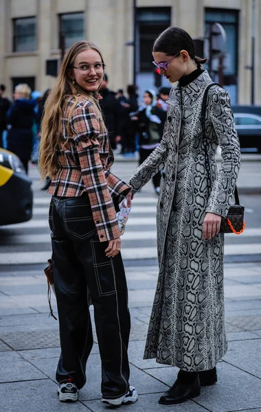 Street Style, Outono de Inverno 2019, Paris Fashion Week, França - 01 — Fotografia de Stock