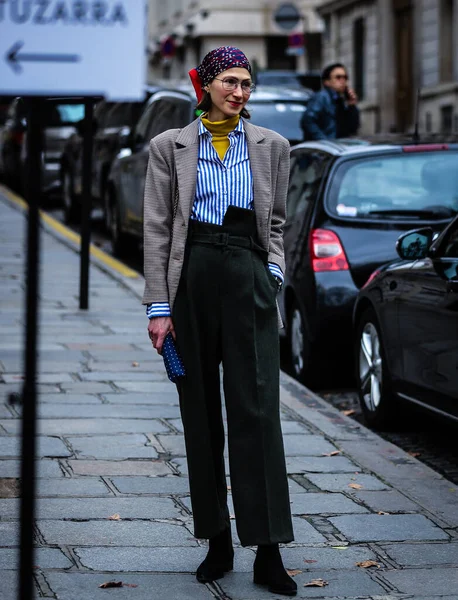 Street Style, Jesień Zima 2019, Paris Fashion Week, Francja - 02 — Zdjęcie stockowe