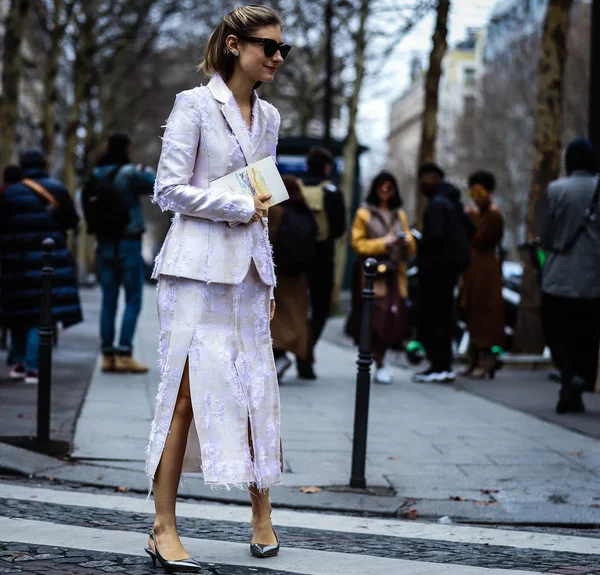 Street Style, Herfst Winter 2019, Paris Fashion Week, Frankrijk - 02 — Stockfoto