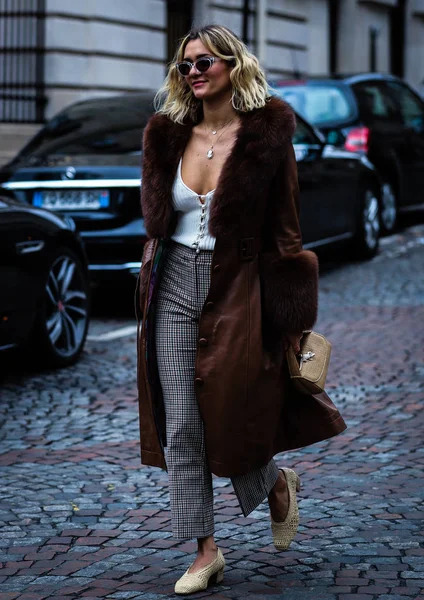 Street Style, Herfst Winter 2019, Paris Fashion Week, Frankrijk - 02 — Stockfoto