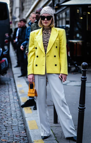 Street Style, Jesień Zima 2019, Paris Fashion Week, Francja - 02 — Zdjęcie stockowe