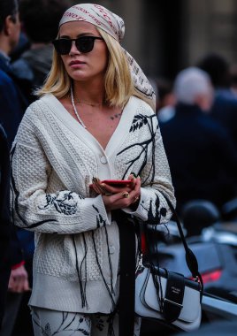 Sokak Tarzı, Sonbahar Kış 2019, Paris Moda Haftası, Fransa - 02 
