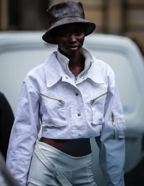 Sokak Tarzı, Sonbahar Kış 2019, Paris Moda Haftası, Fransa - 02 