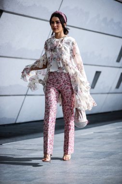 Sokak Tarzı, Sonbahar Kış 2019, Paris Moda Haftası, Fransa - 04 