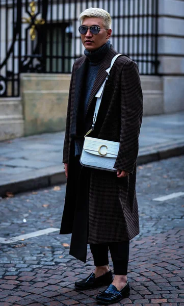 Street Style, Jesień Zima 2019, Paris Fashion Week, Francja - 02 — Zdjęcie stockowe