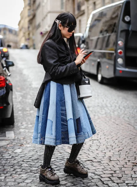 2019 년 2 월 2 일에 확인 함 . Paris fashion week street style 2 Marzo 2019 — 스톡 사진