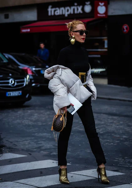 Street Style, Jesień Zima 2019, Paris Fashion Week, Francja - 02 — Zdjęcie stockowe