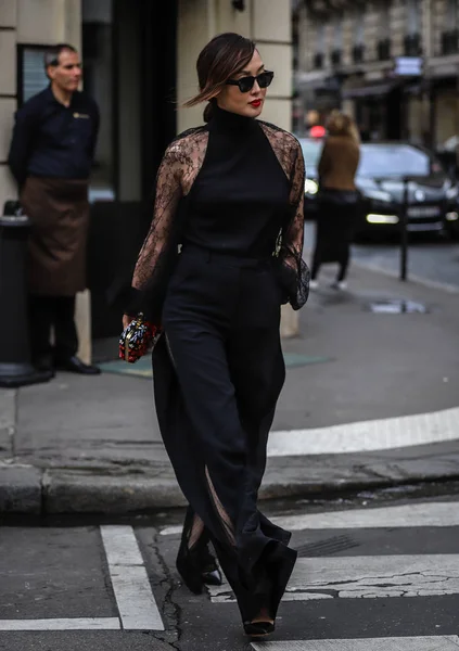 2019 년 2 월 2 일에 확인 함 . Paris fashion week street style 2 Marzo 2019 — 스톡 사진