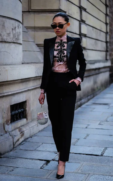 Street Style, Jesień Zima 2019, Paris Fashion Week, Francja - 02 — Zdjęcie stockowe