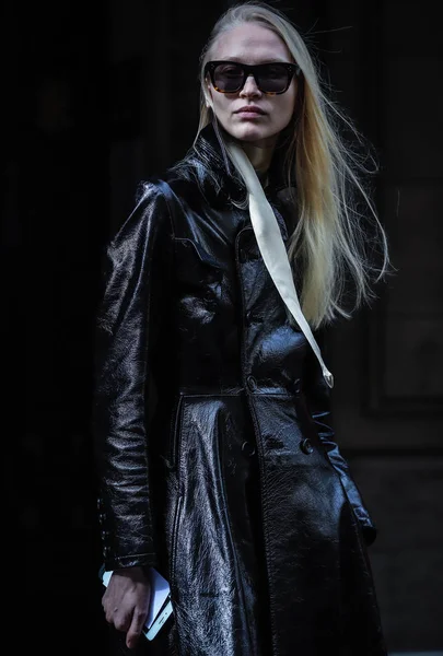 Street Style, Jesień Zima 2019, Paris Fashion Week, Francja - 03 — Zdjęcie stockowe